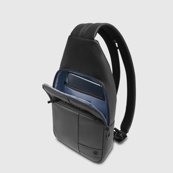 Piquadro Zaino monospalla uomo Nero in tessuto gommato impermeabile CA6540W129W