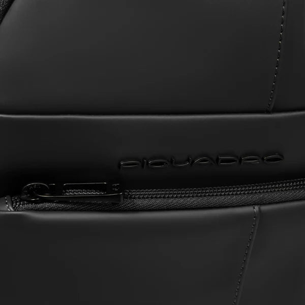 Piquadro Zaino monospalla uomo Nero in tessuto gommato impermeabile CA6540W129W
